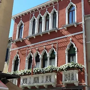 https://grand-palace-apartment.hotelslidodijesolo.com